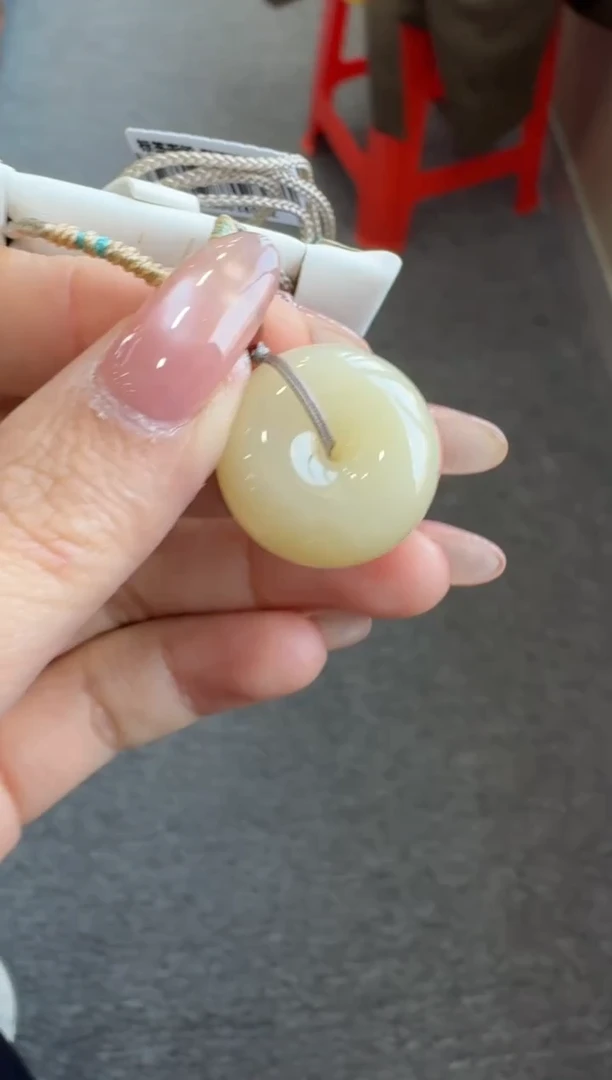 颈饰未镶嵌和田玉浅糖 平安扣吊坠/配绳