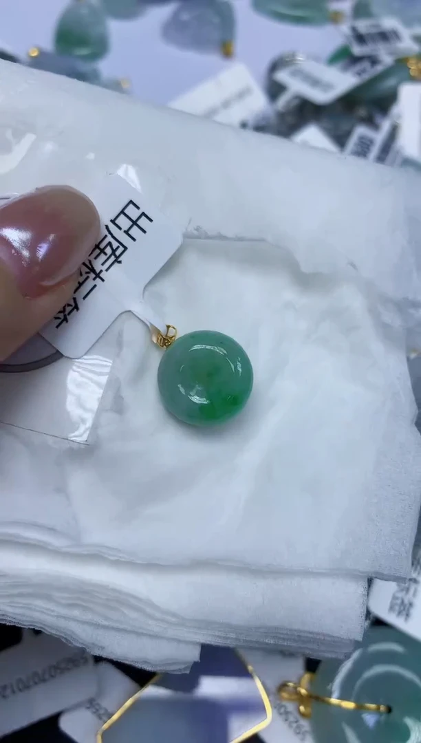 颈饰18K金镶嵌翡翠天然缅甸翡翠A货百元以上9元证书费自理