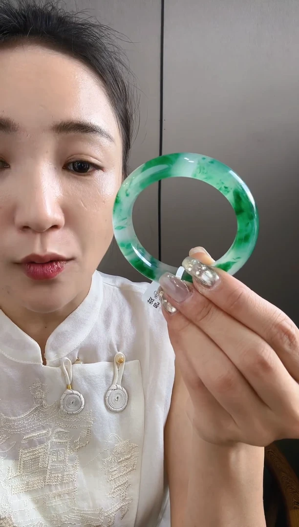石英质玉（非洲翠）手镯未镶嵌黄****纯非洲翠手镯