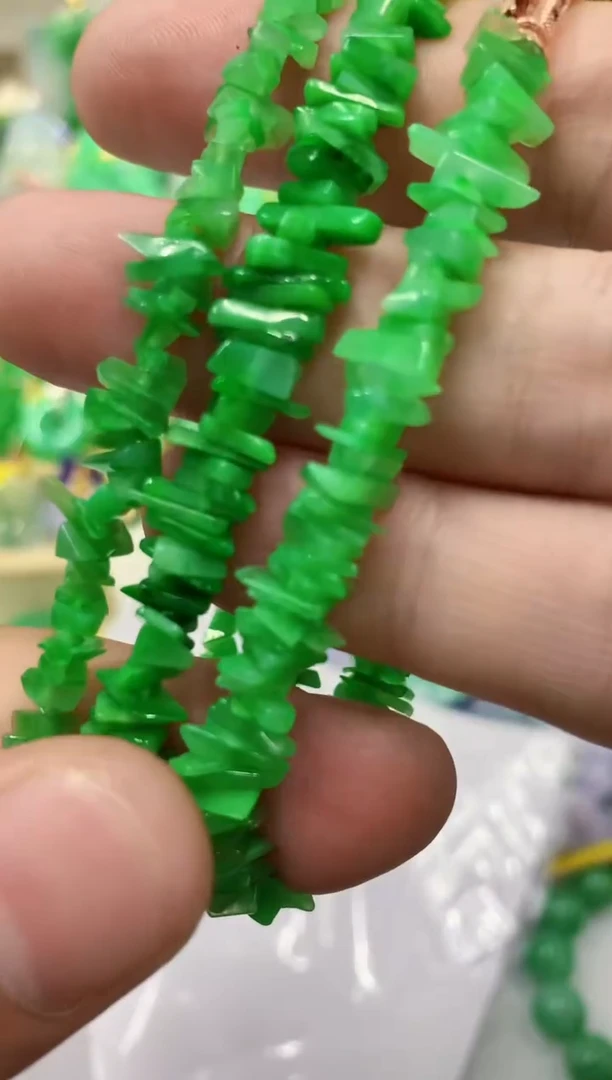 翡翠未镶嵌颈饰多样性发货其中一件