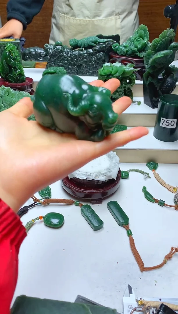 未镶嵌和田玉摆件随机发货，拍一发一