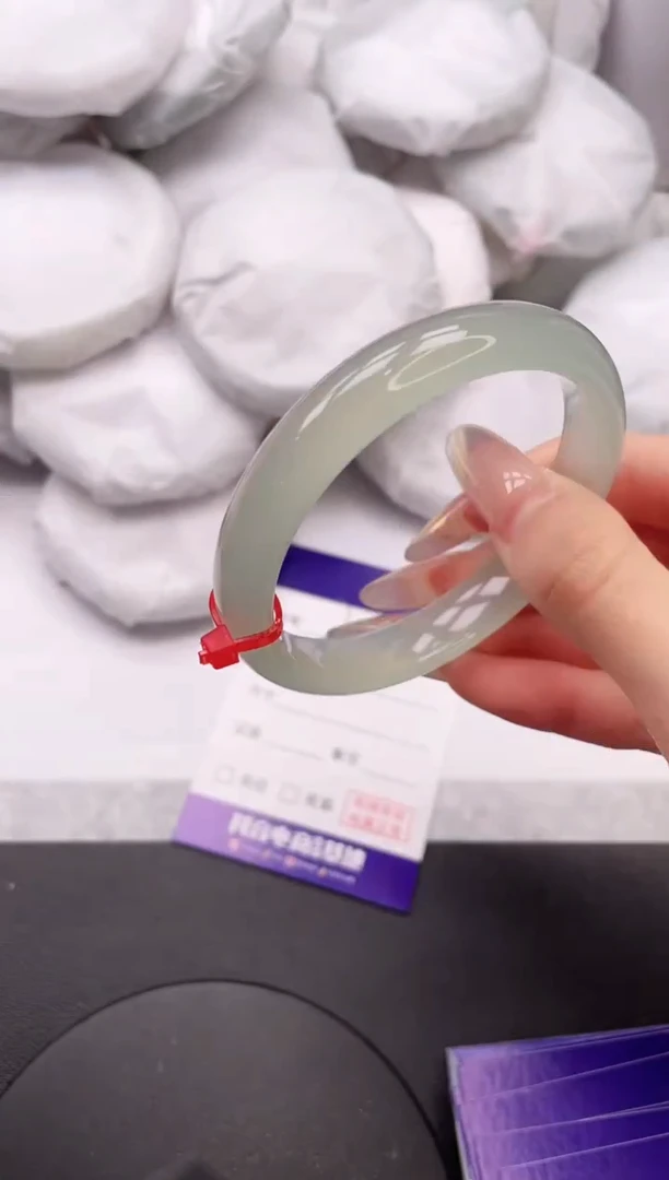 【闪购商品】石英质玉手镯未镶嵌3K205-56