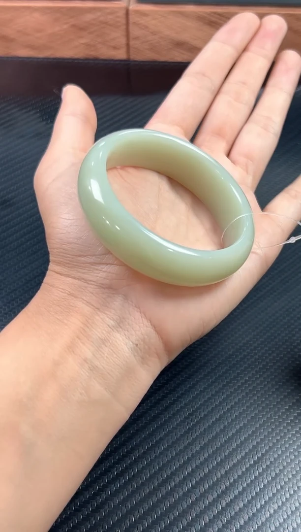 未镶嵌手镯和田玉且末微色差近矿56+