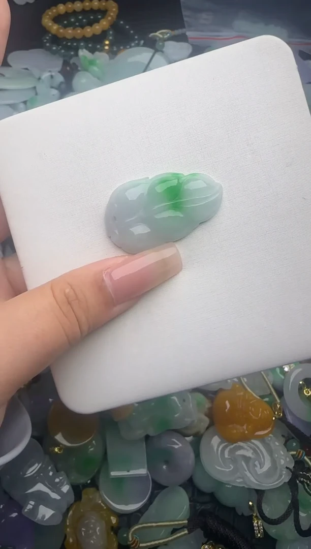 翡翠未镶嵌颈饰天然缅甸翡翠吊坠