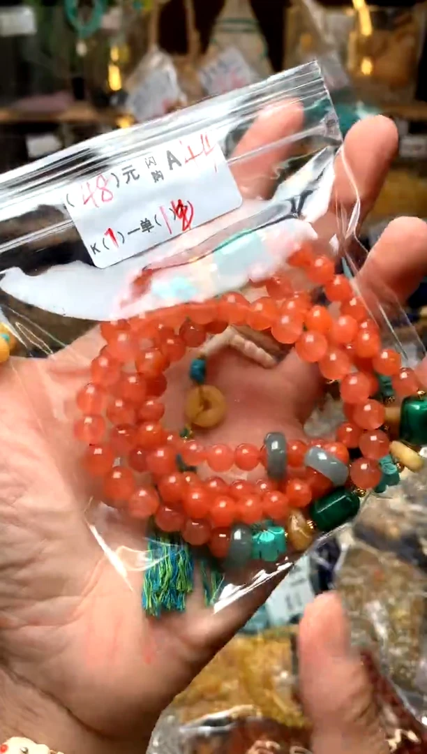 未镶嵌琥珀珠宝奇石A44