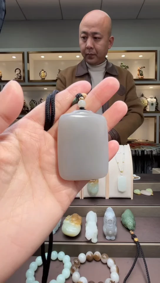 颈饰未镶嵌和田玉苏