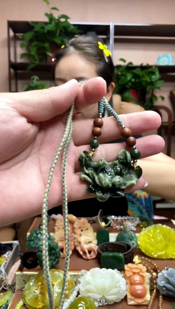 未镶嵌岫玉吊坠·