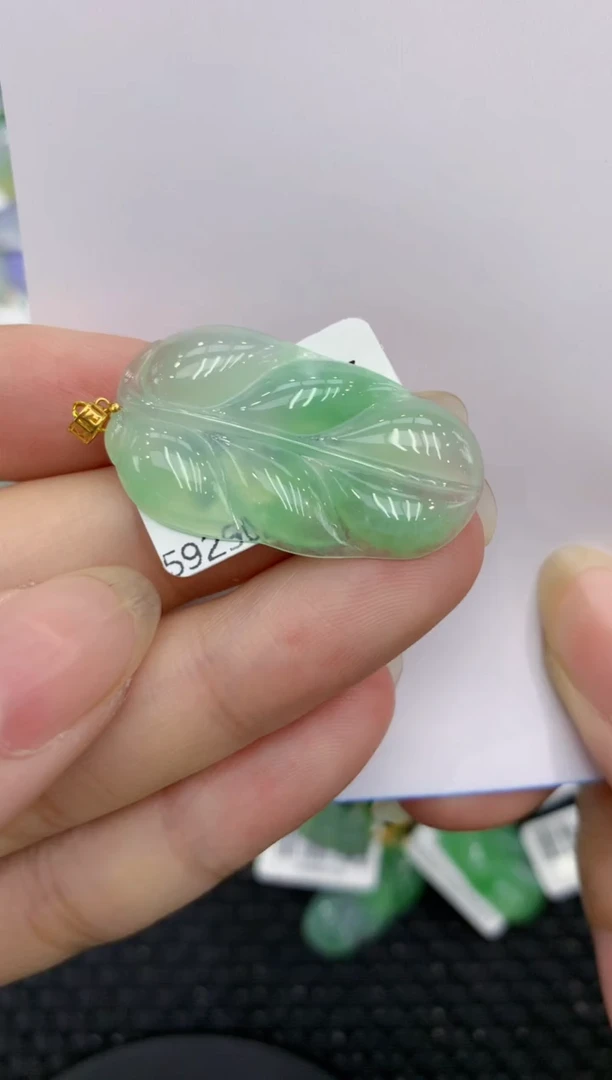 【闪购商品】翡翠颈饰18K金镶嵌8888888888
