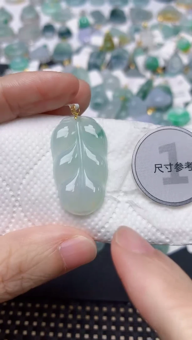 颈饰18K金镶嵌翡翠天然缅甸A货翡翠