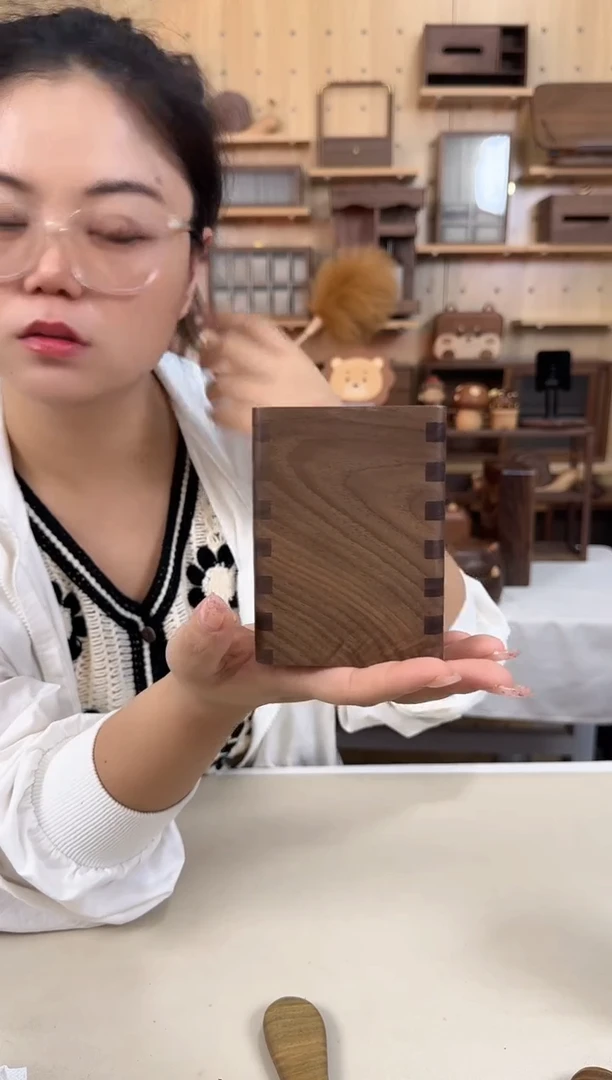 木北美黑胡桃榫卯笔筒
