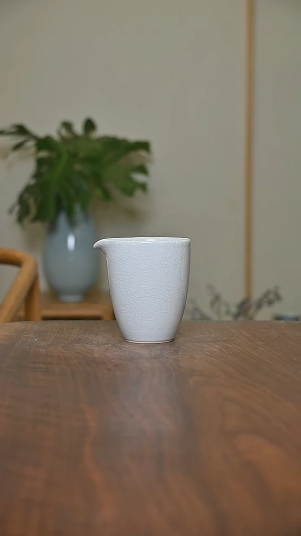 公道杯 月白釉 微瑕 朱晓辉款