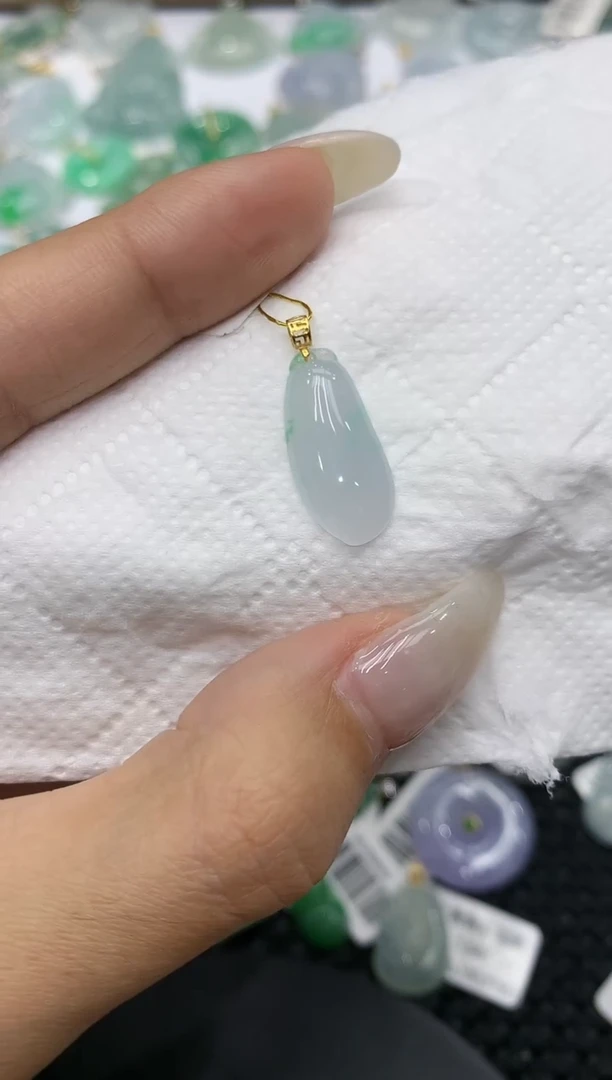 颈饰18K金镶嵌翡翠111111111111