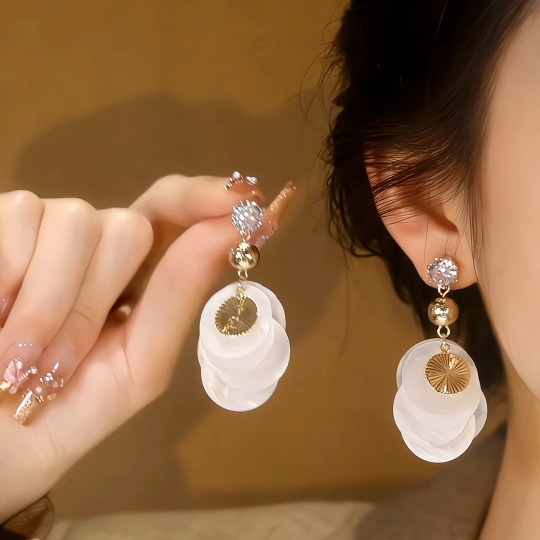 铜合金贝壳耳饰 轻奢气质仿白色贝壳闪锆流苏耳饰小众时尚耳钉ins