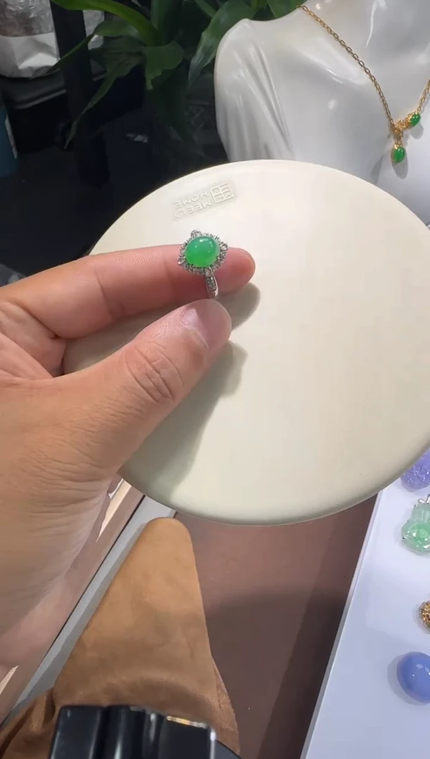 颈饰18K金镶嵌翡翠幸*儿18K镶嵌戒指