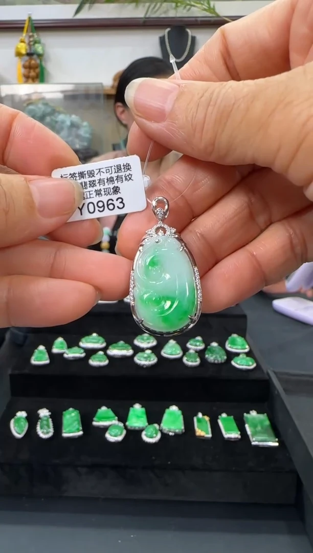 翡翠18K金镶嵌颈饰Y0963如意