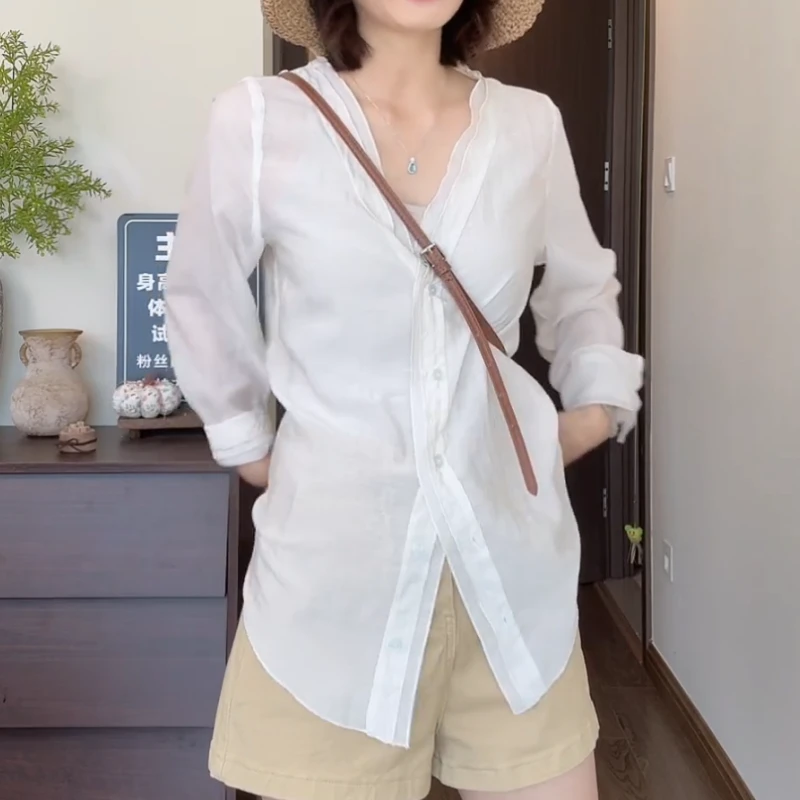 2025韩系简约夏季新品花边V领宽松衬衫LK2504765