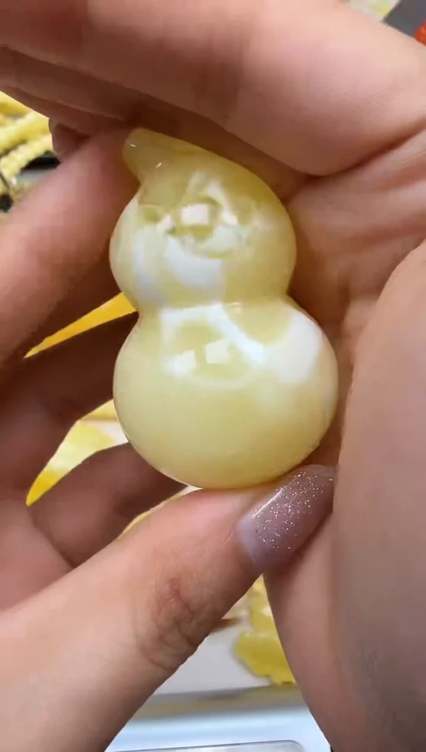 裸石琥珀未镶嵌如图