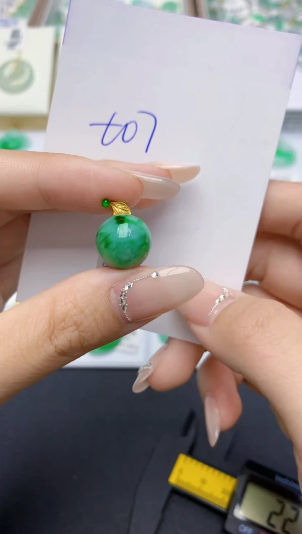 翡翠18K金镶嵌颈饰天然缅甸翡翠A货