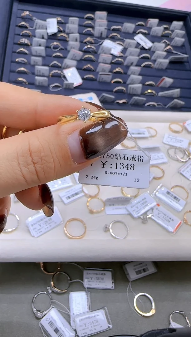 【闪购商品】钻石戒指/指环18K金镶嵌121500