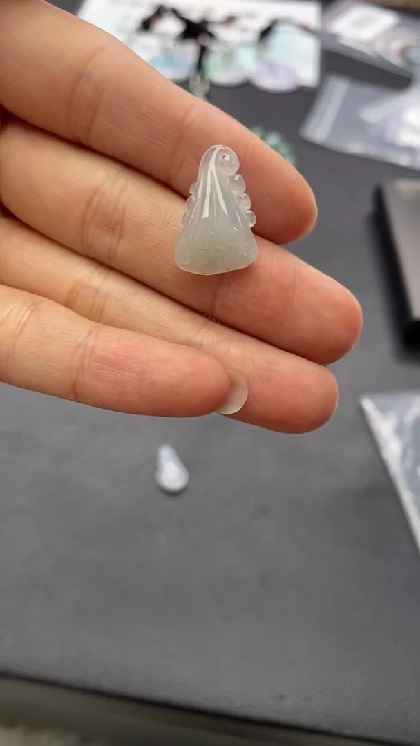 颈饰未镶嵌翡翠//20255075