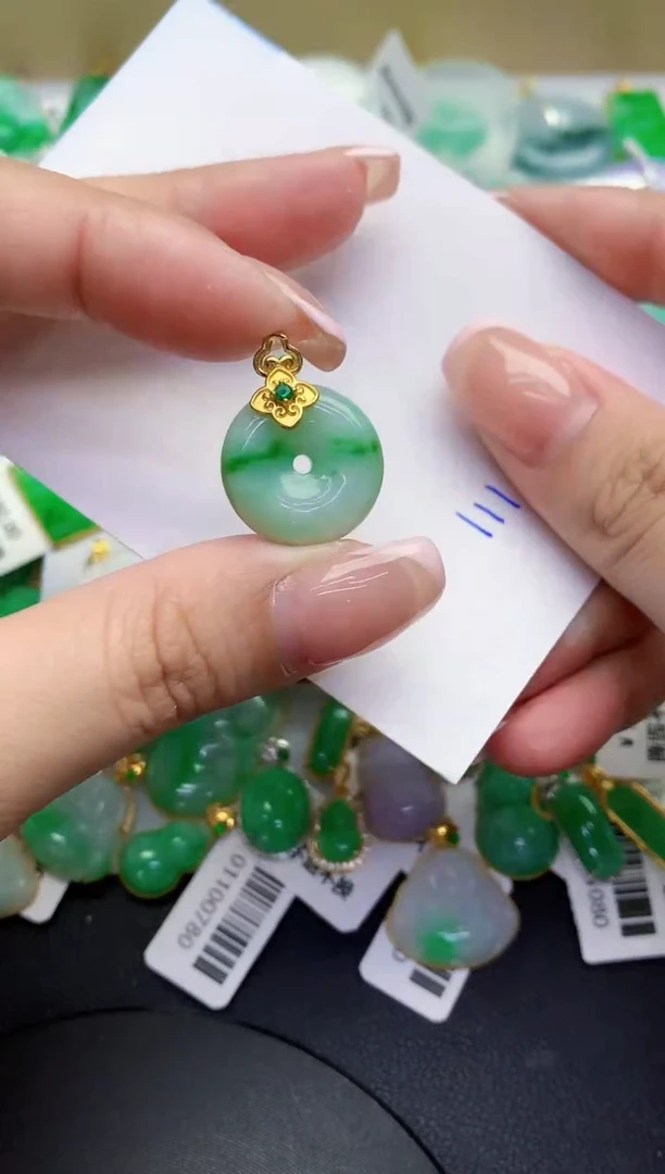 翡翠未镶嵌颈饰000000000