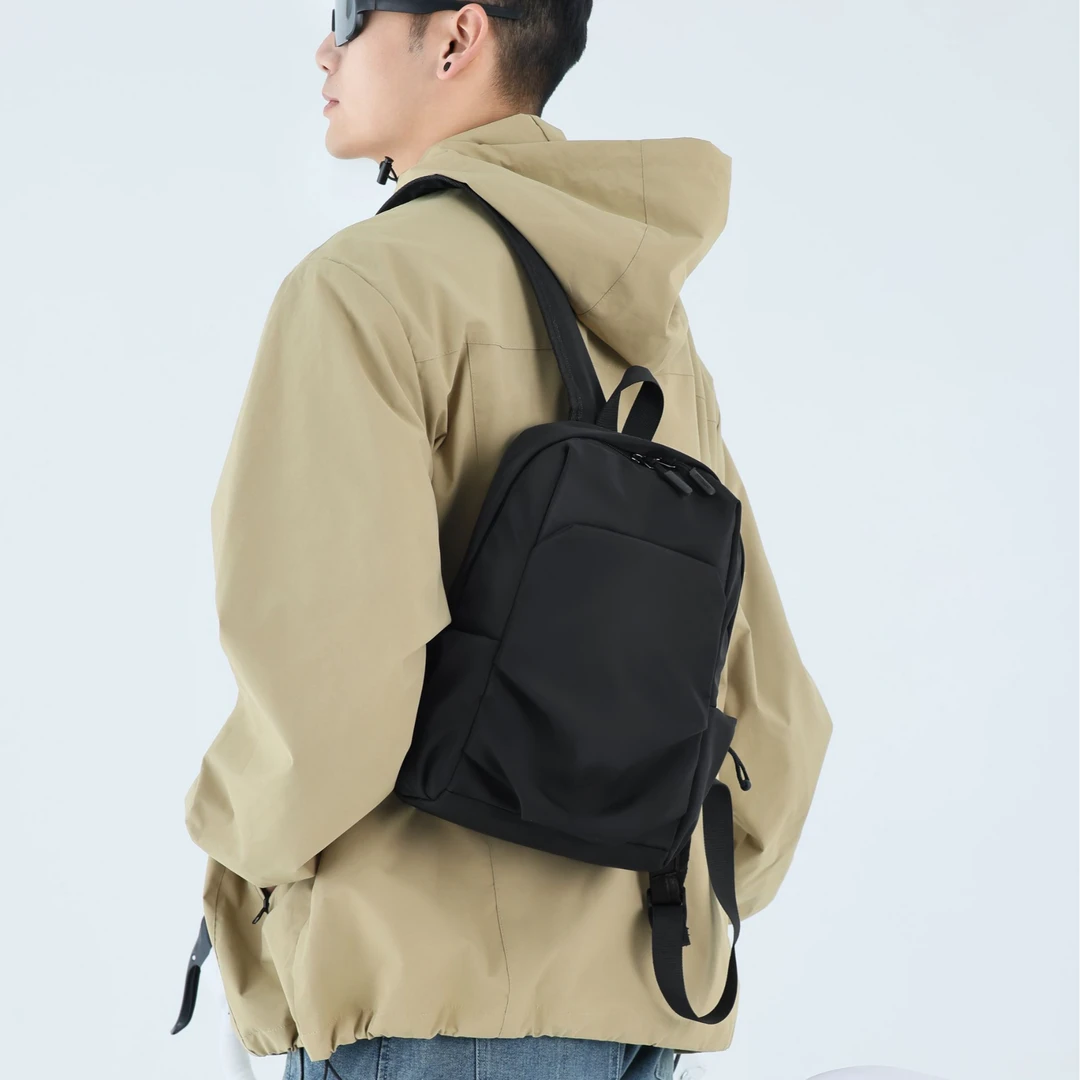 短途出行小号男女双肩包轻便户外旅游迷你小背包休闲小孩书包简约