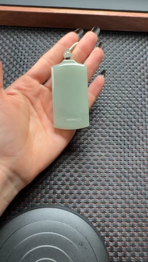 吊坠(赠链)未镶嵌和田玉且末料青白玉无事牌