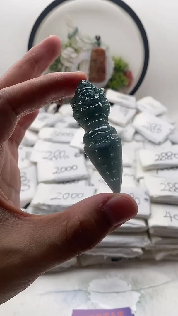 颈饰未镶嵌翡翠降魔杵