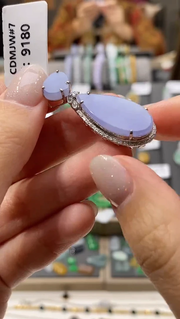 颈饰18K金镶嵌翡翠水滴