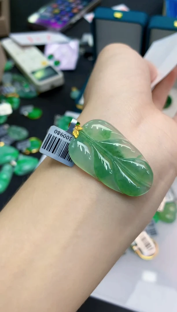 翡翠18K金镶嵌吊坠(不含链)1