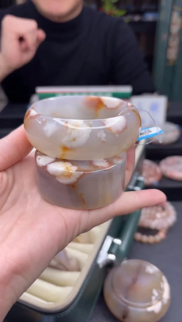 【闪购商品】石英质玉手镯未镶嵌590（61圈赠送镯心）