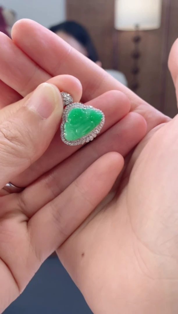 【闪购商品】翡翠吊坠(不含链)18K金镶嵌绿佛公