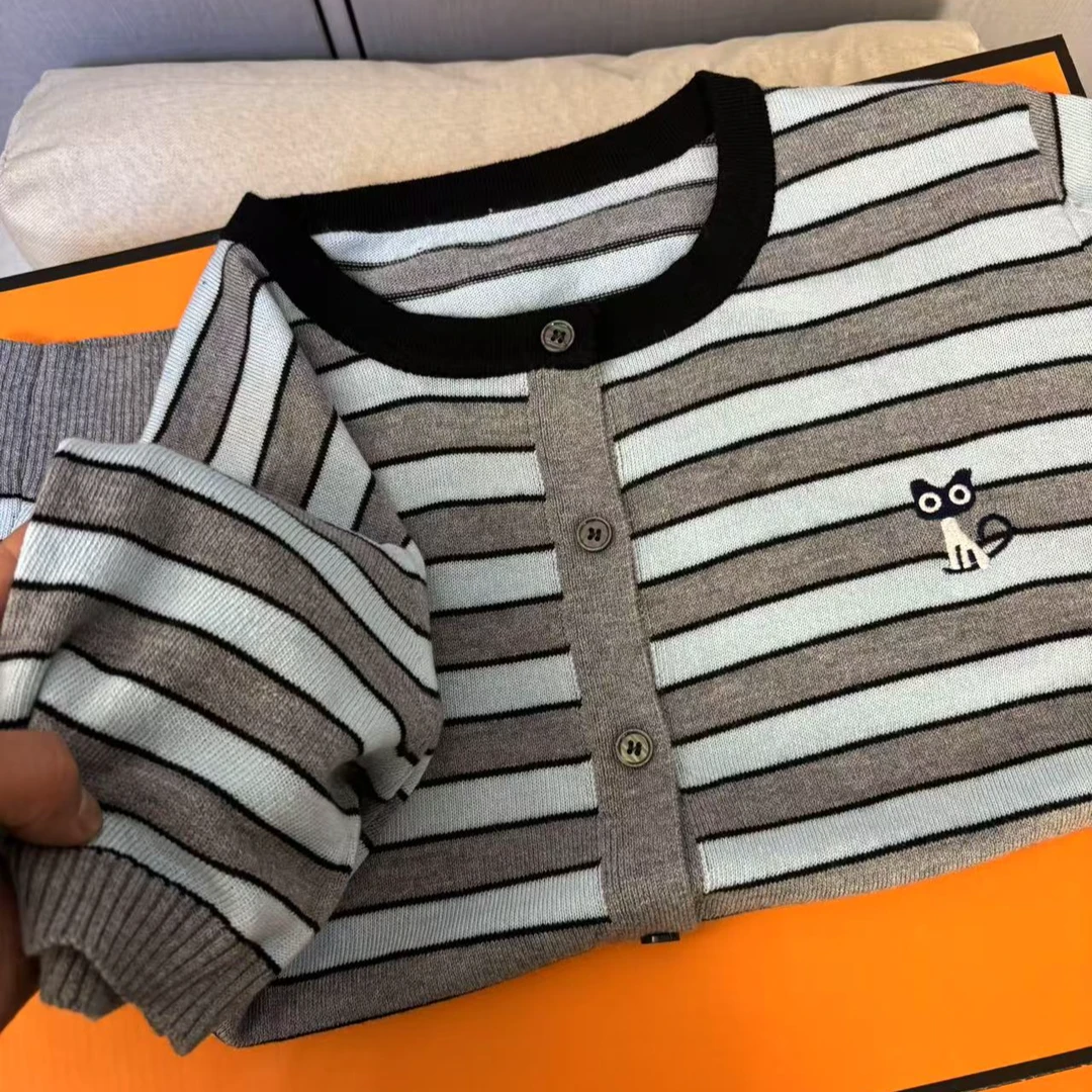 《三言两语》新款圆领开衫短袖女