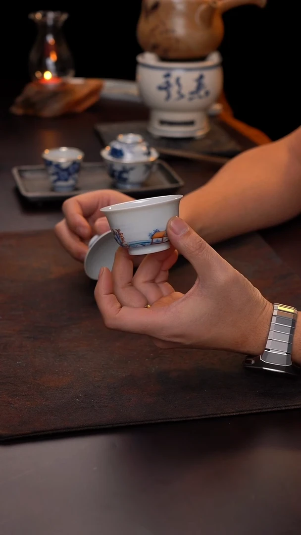 手绘斗彩山水盖碗