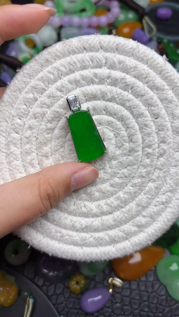 颈饰未镶嵌翡翠缅甸翡翠吊坠