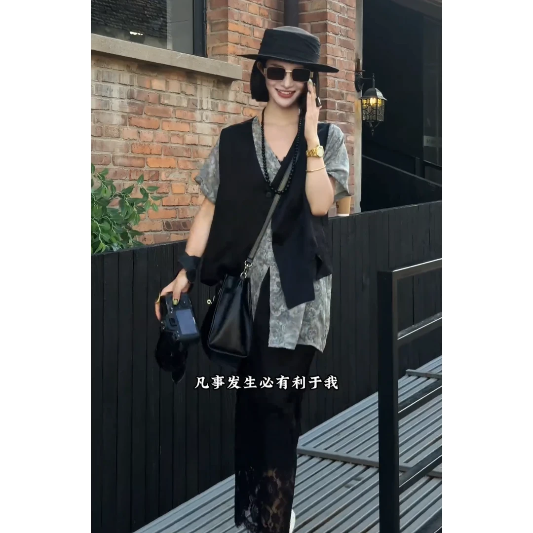 气质复古高级感腰果花真两件V领短袖+气质蕾丝半身高腰小黑裙