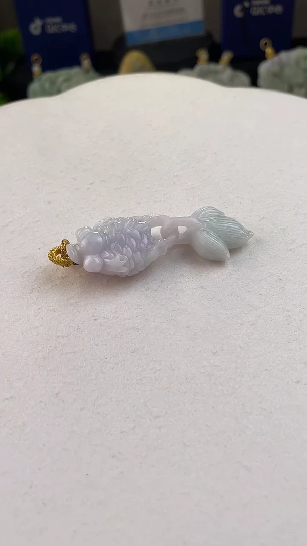 翡翠未镶嵌颈饰1304赠链,部分宝贝微瑕主播介绍为准