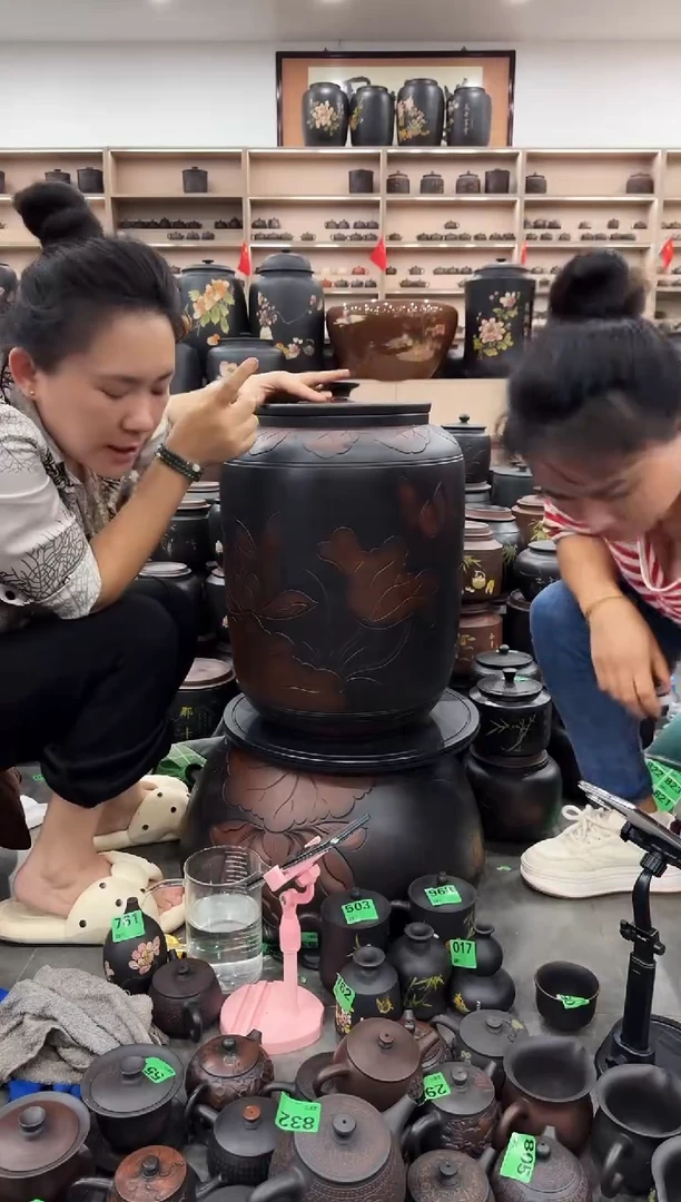 罐瑕疵 线雕 荷花三号茶缸高50cm 578