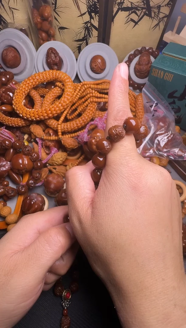 手串橄榄核拉布布