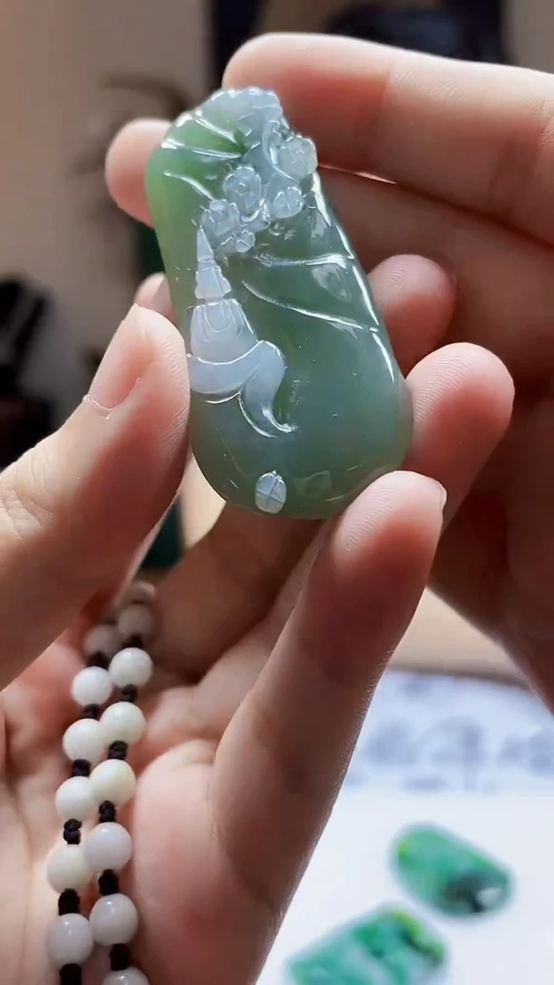 未镶嵌定制翡翠吊坠80