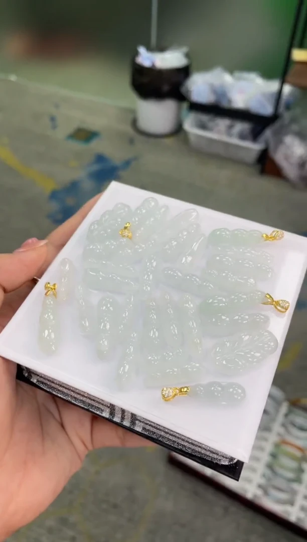 翡翠银S925镶嵌吊坠(赠链)福豆   多样性发货发一件