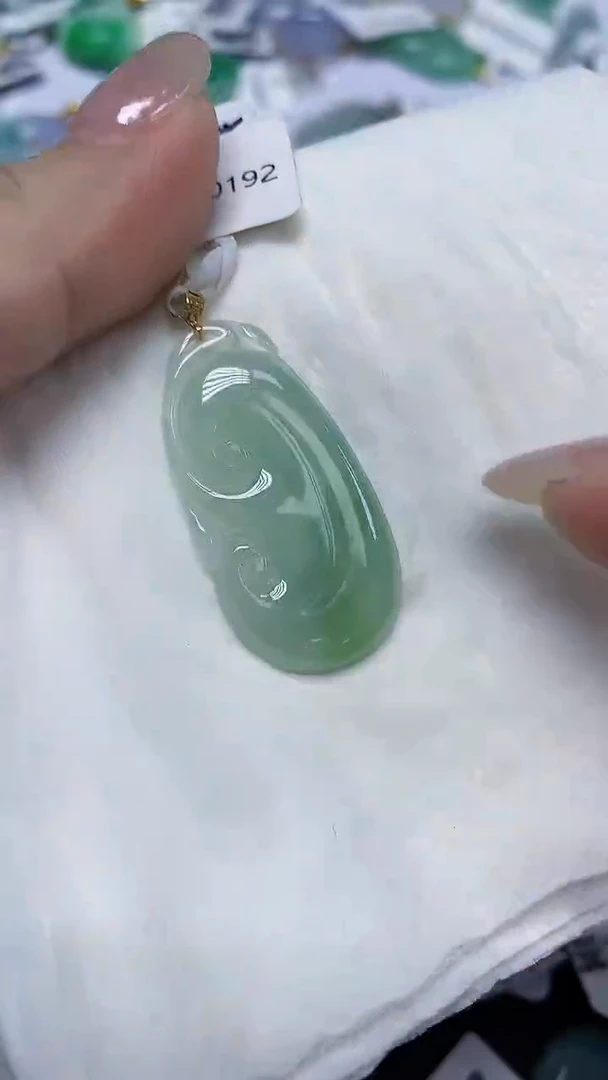 翡翠18K金镶嵌颈饰天然缅甸翡翠A货多样性发其一