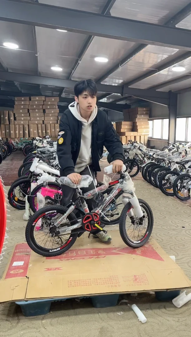 18寸-单速-黑红【默认微瑕，不退不换，介意勿拍】