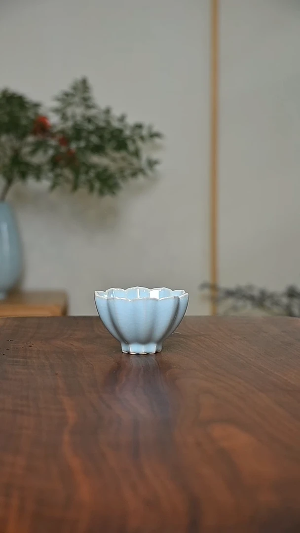 莲花杯 天青 微瑕 无款