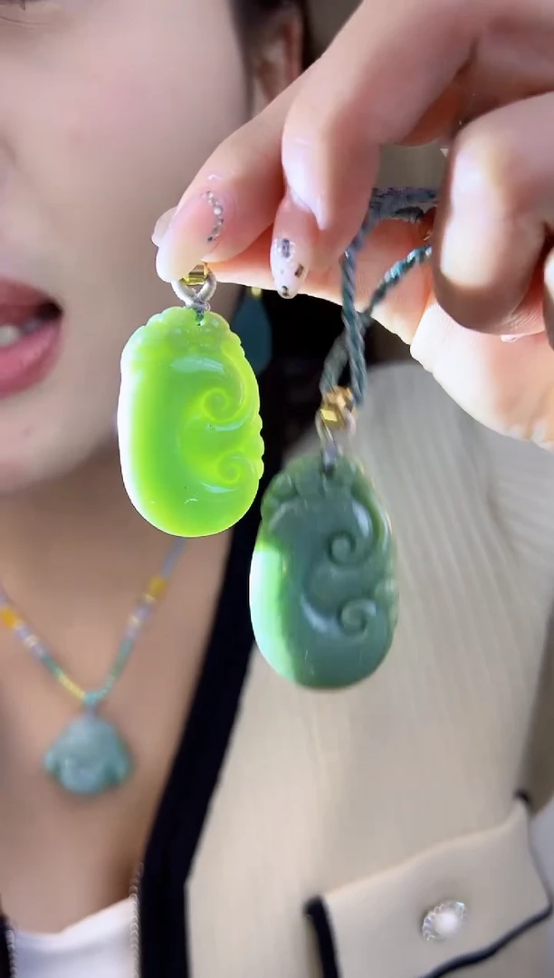 吊坠(不含链)未镶嵌翡翠菠菜绿如意吊坠1个（多样发其中一个）