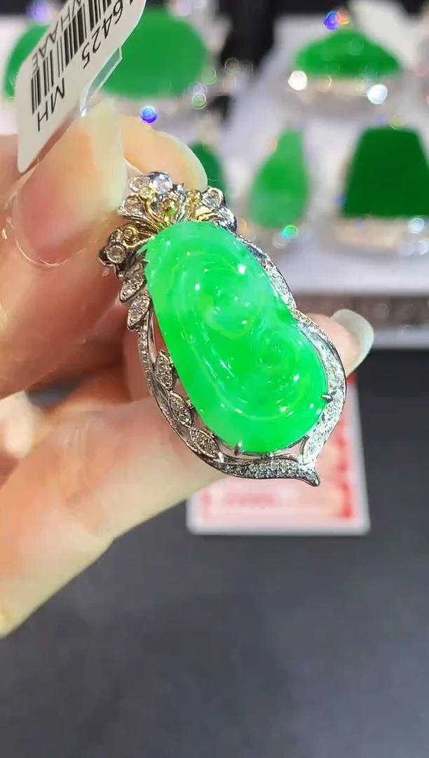 翡翠18K金镶嵌吊坠(不含链) 多样性发其一