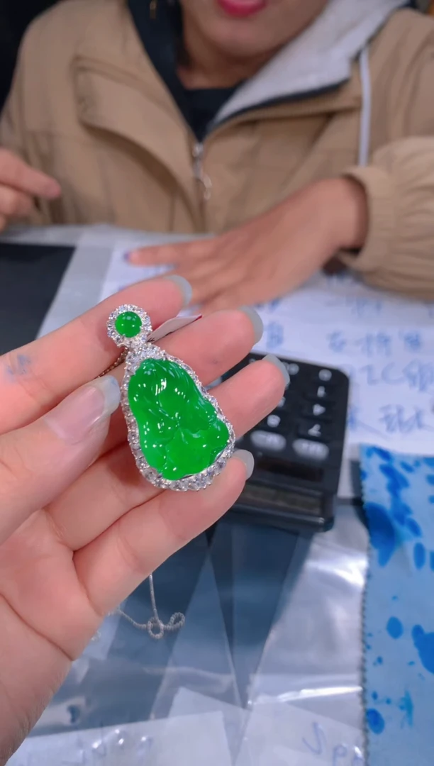 【闪购商品】定制翡翠未镶嵌65定制翡翠，多样性发货（发其一）