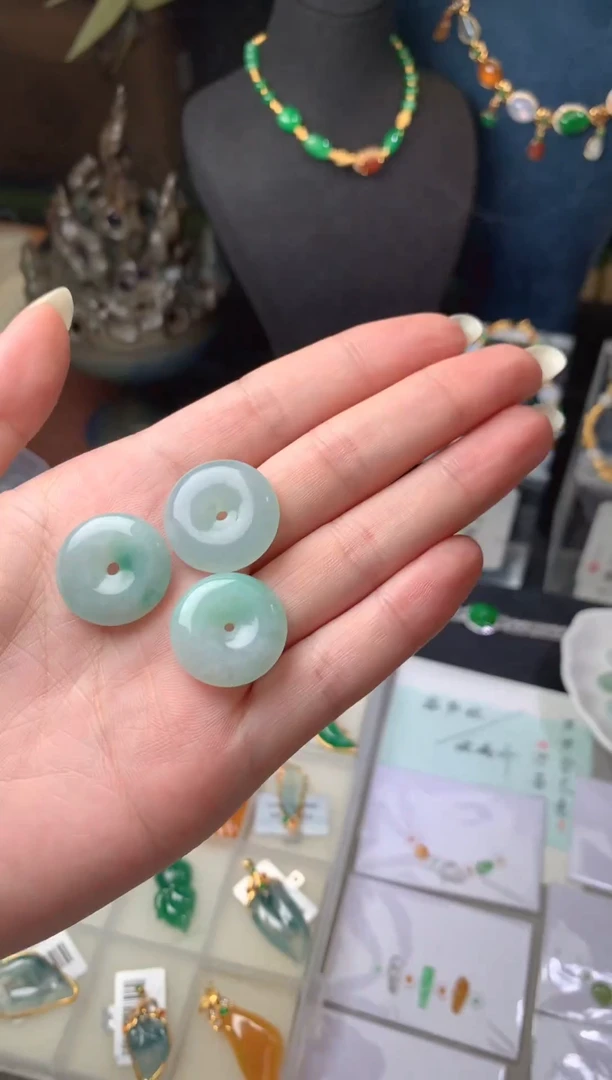 翡翠未镶嵌颈饰平安扣（多样性发一件）