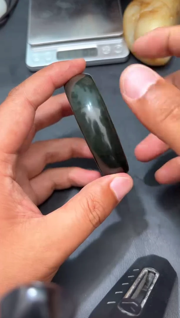 和田玉手镯未镶嵌冯*三和田玉手镯