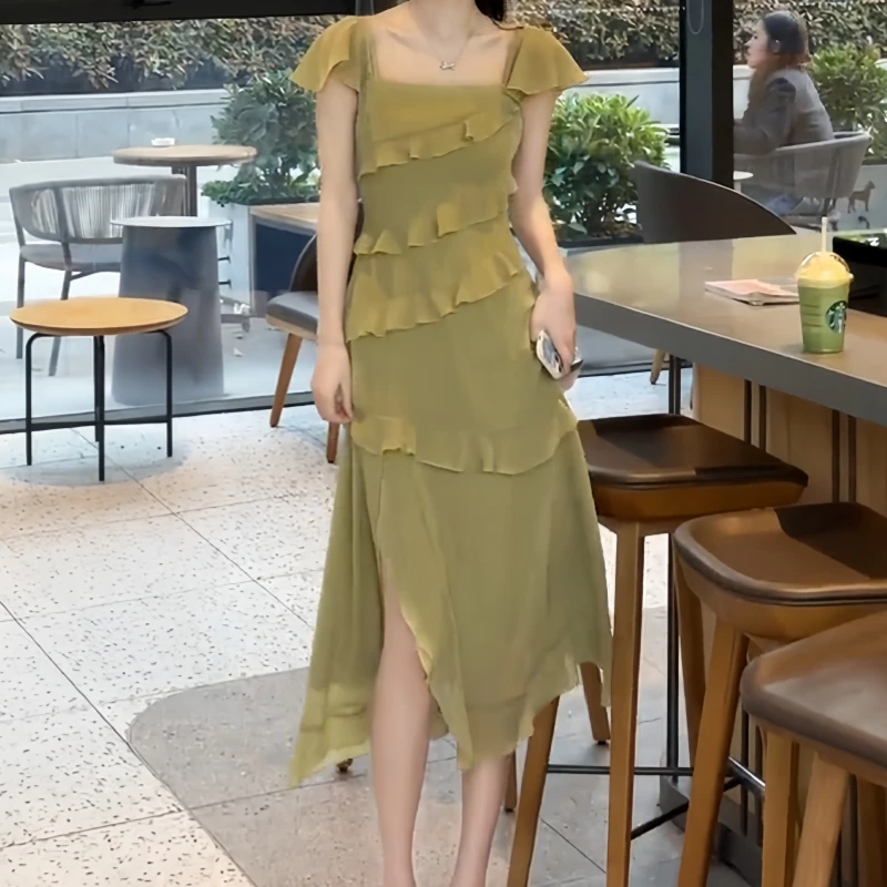 秋季气质设计感吊带荷叶边法式赫本风不规则纯色显瘦慵懒风连衣裙